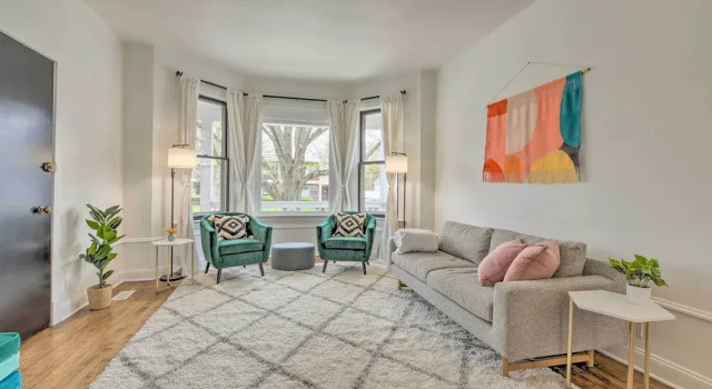 Апартаменты Spacious Oak Park Home, 11 Mi to Downtown Chicago!