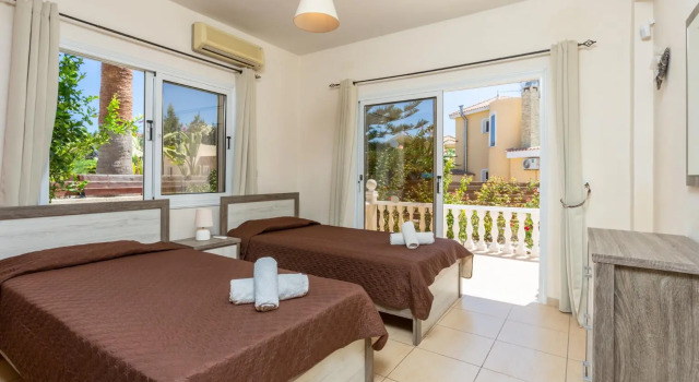 Queens Paradise-Villa Vasilia, Boek Hotel Peyia Paphos