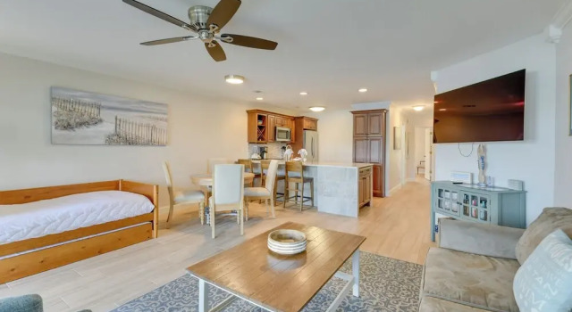 Chic Miramar Beach Condo With Pool Access!, Varaa Huoneisto Miramar Beach Emerald Coast