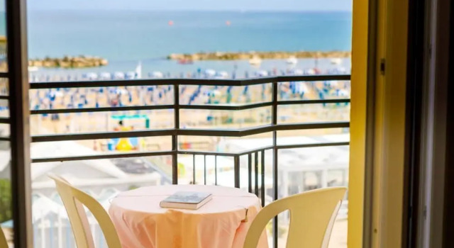 Семейный номер Standard с балконом и с видом на море Hotel Royal