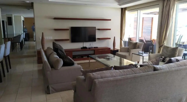 Апартаменты Unique 3 Bedroom in V A Waterfront