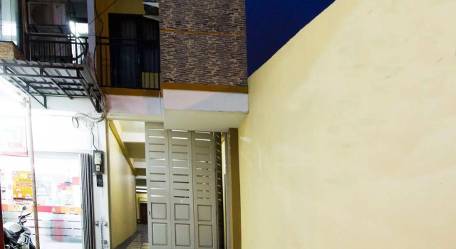 RedDoorz near Petra University, Book Hotel Billige hoteller i Surabaya, nær Petra Christian University