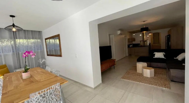 REZ DE VILLA-NEUF-6pers- ACCÈS PLAGE, Varaa Hotelli Vetricella Korsika