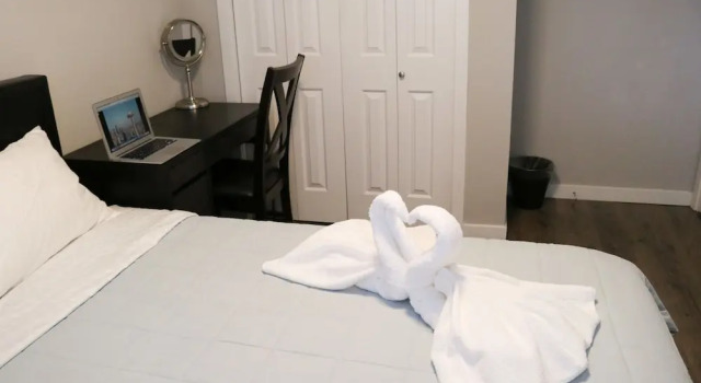 North Seattle Guesthouse, Book Hotel Shoreline Washington (state)