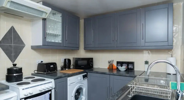 Коттедж 6 Bedroom City Centre Townhouse