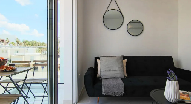 Phaedrus Living Seaside Luxury Flat Athina 108, Boek Hotel Hotels in Paphos met parkeren, in de buurt van Faros Beach, Parkeren