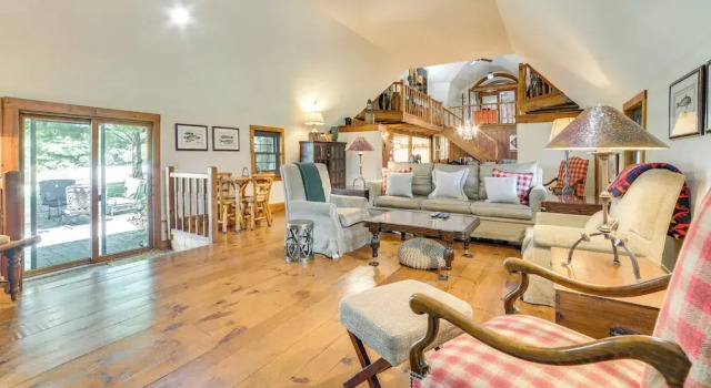 Коттедж 9 Mi to Boyne Resort! Farmhouse Near Town & Lake