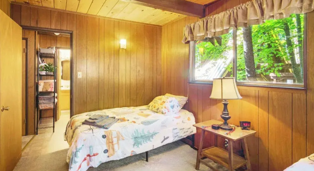 Коттедж Walk to Fly-in Lake: Blue Lake Springs Cabin!