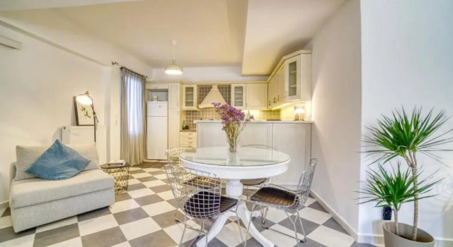 Stylish, Cozy 2-BDR Flat in Andros Town