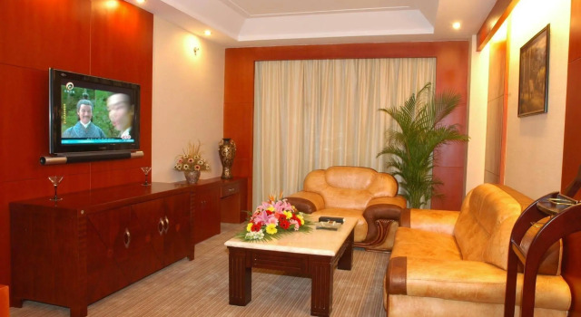 Mandarin Hotel Yunnan - Kunming, Rezerwuj Hotel Hotele w Kunming z parkingiem, Parking