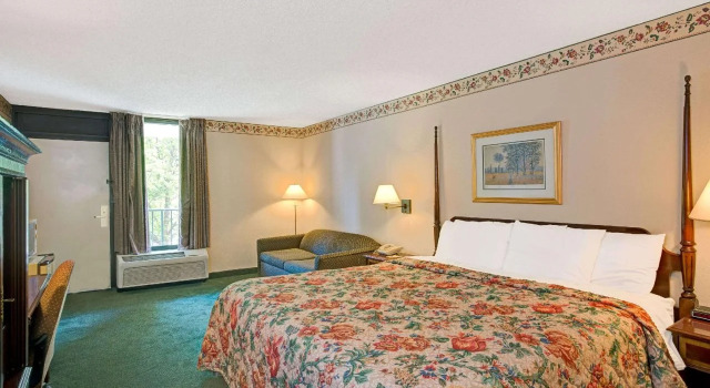 Days Inn by Wyndham Cornelius Lake Norman, Book Hotel Cornelius North Carolina