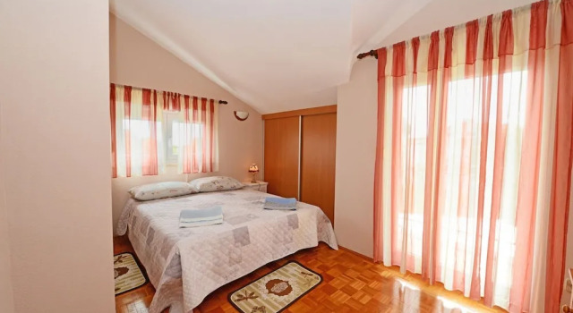 Adorable Holiday Home With Private Pool & Covered Terrace, Rezervovat Hotel Perci Istrie
