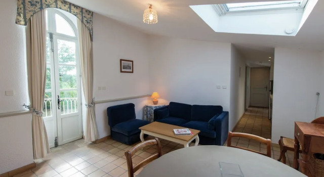 Lavish Apartment in Saint-clair With Balcony, Prenota Appartamento Saint-Clair-du-Rhone Ardèche