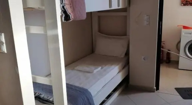 Eleni Apartment, Rezerwuj Apartament Hotele w Saronic Islands z parkingiem, Parking