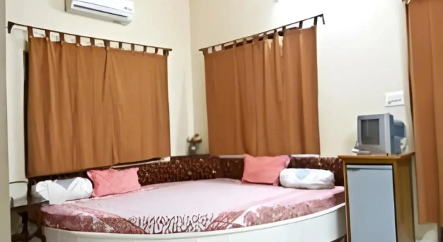 Royal Rais Guest House, Rezerwuj Pensjonat Hotele w Rajasthan z parkingiem, Parking