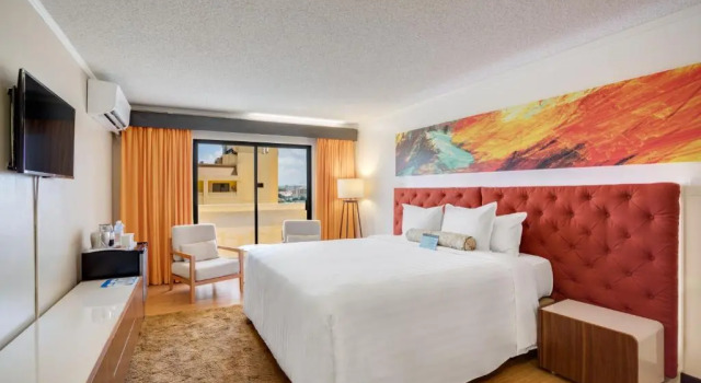 Двухместный люкс Guam Plaza Resort