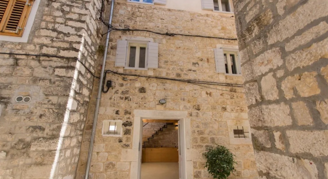 Casa Sepia
