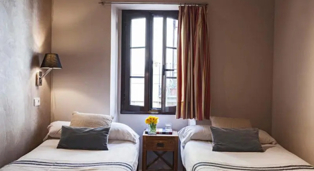 Номер Standard с балконом AinB Las Ramblas-Guardia Apartments