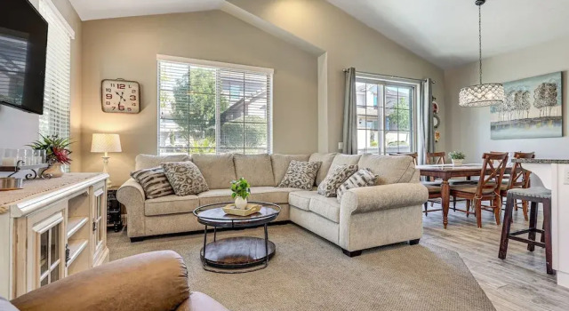 Апартаменты с 3 комнатами с балконом Desert Rose Townhome: 35 Mi to Zion & State Parks