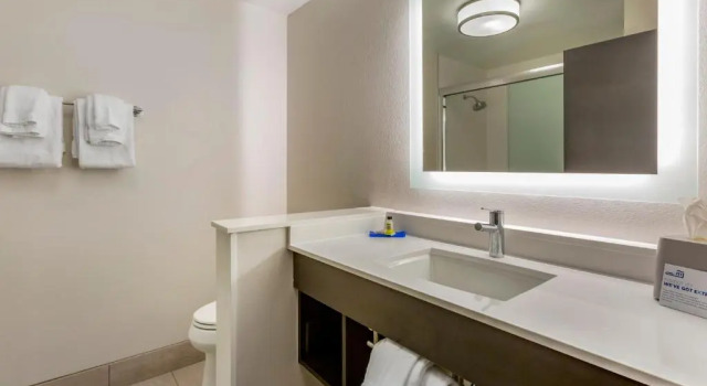 Номер Standard Holiday Inn Express & Suites - Phoenix Dwtn - State Capitol by IHG