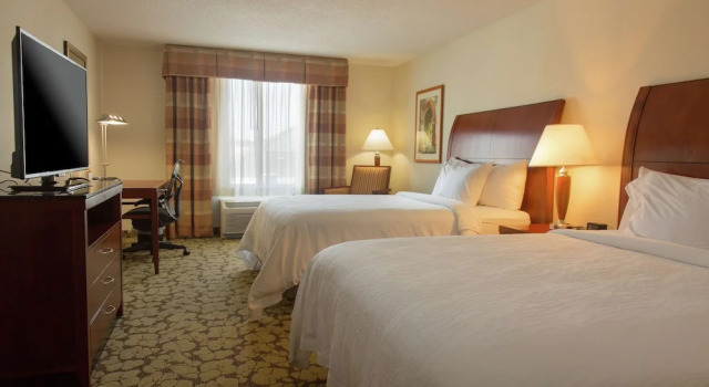 Четырёхместный номер Mobility Accessible with Bathtub Hilton Garden Inn Myrtle Beach/Coastal Grand Mall