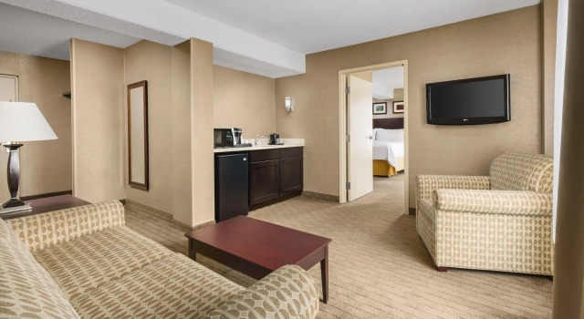 Люкс Garner Hotel Brockton - Boston by IHG