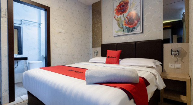 Standart çift kişilik oda RedDoorz Premium near Grand Batam Mall
