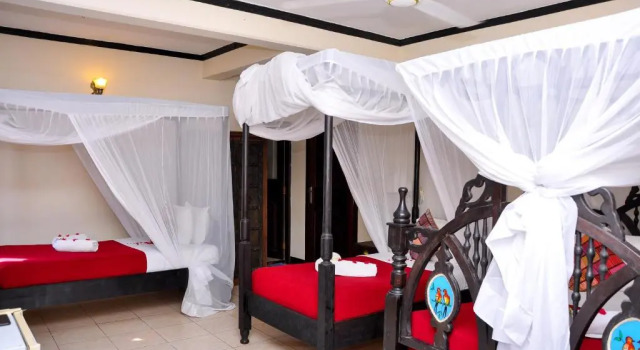 Трёхместный номер Standard с балконом Forodhani Park Hotel