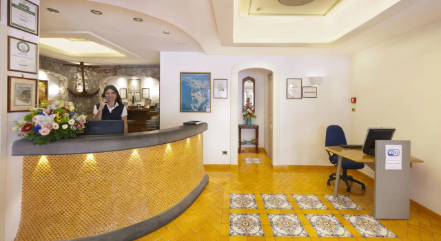Hotel Del Mare, Забронировать Отель Отели Сорренто с завтраком, рядом с Il Vallone dei Mulini, Завтраки