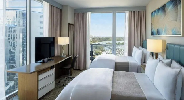 Четырёхместный номер Premium с балконом и с красивым видом из окна The Westin Sarasota