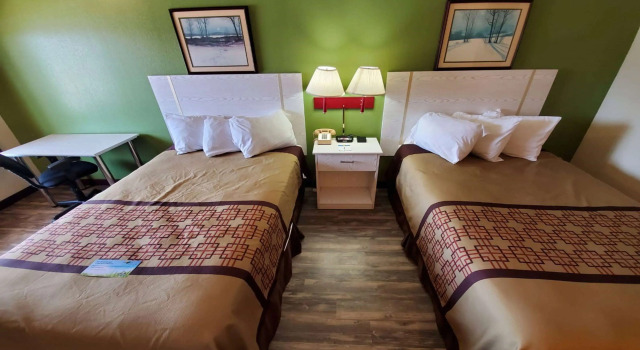 Days Inn by Wyndham Monett, Забронировать Отель Отели Монетт с бассейном, Бассейн