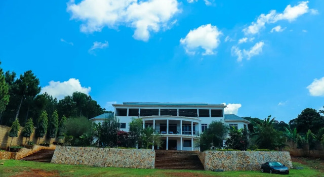 The White House, Prenota Casa vacanze Jinja 