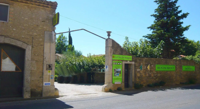 Le Clos, Book Hotel Hoteller i Corbières med parkering, Parkering