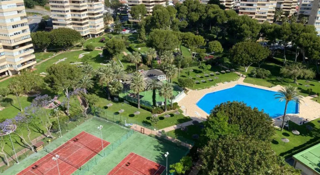 Апартаменты Precioso piso de lujo,4 dormitorios frente al mar