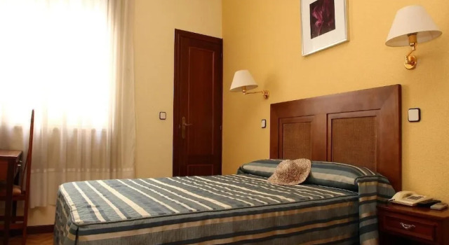 Двухместный номер Classic с балконом Hostal Sardinero