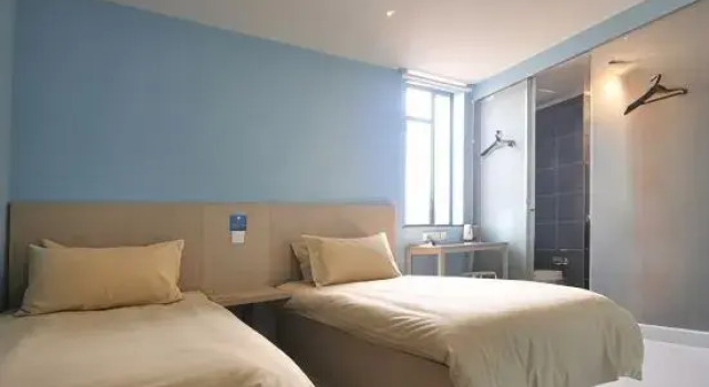 Двухместный номер Standard Jinjiang Inn Wuhan Wuchang Railway Station