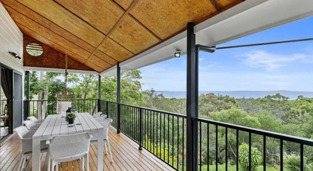 Yarabin - Luxury 6 Bedroom Home With Ocean Views