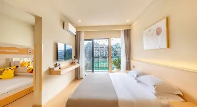 Семейный люкс с балконом и с видом на реку Jianxi • Nature Riverside Boutique Stay (Zhenyuan Ancient Town Xindaqiao)