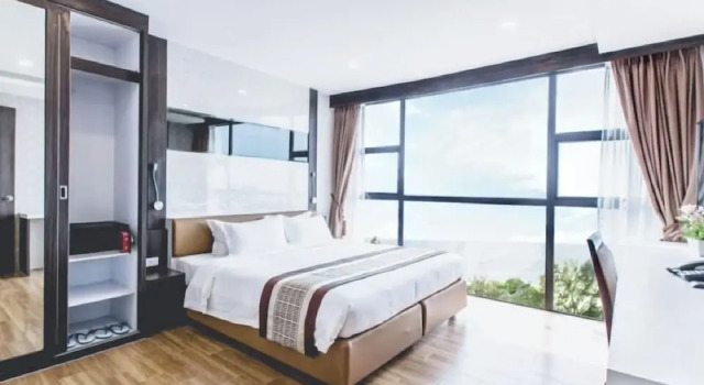 Люкс Golden Jomtien Beach Hotel