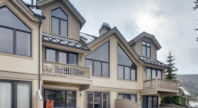 3BR Townhome- Walk to Slopes & Kids Ski Free by Redawning, Забронировать Отель Отели Кистон 3 звезды, 3*