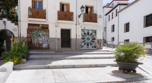 Simplistic Apartment in Granada near Generalife, Забронировать Апартаменты/квартира Гранада Granada Province, рядом с Базилика Сан-Хуан-де-Диос