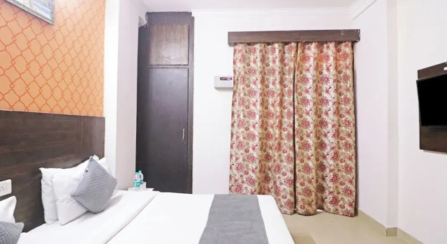 Номер Standard Mauryan Express Hotel Dashrathpuri Metro
