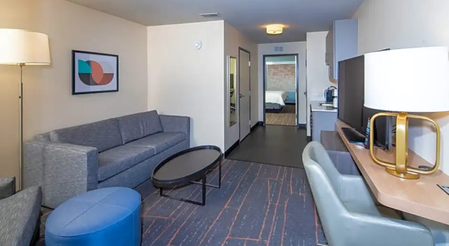 Четырёхместный люкс Holiday Inn & Suites Detroit - Troy by IHG