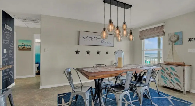 New! Beachfront Home W/grill & Stunning Views!, Book Hotel Hoteller i Surfside Beach med parkering, Parkering