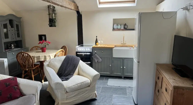 Cozy Cabin Retreat in Gloucestershire, Забронировать Отель Отели Уэстбери-он-Северна с парковкой, Парковка