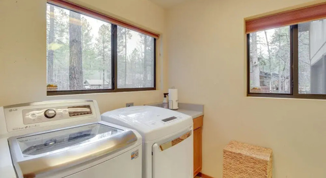 Spacious Pinetop-lakeside Home w/ Deck - Near Golf, Забронировать Отель Пайнтоп-Лейксайд штат Аризона