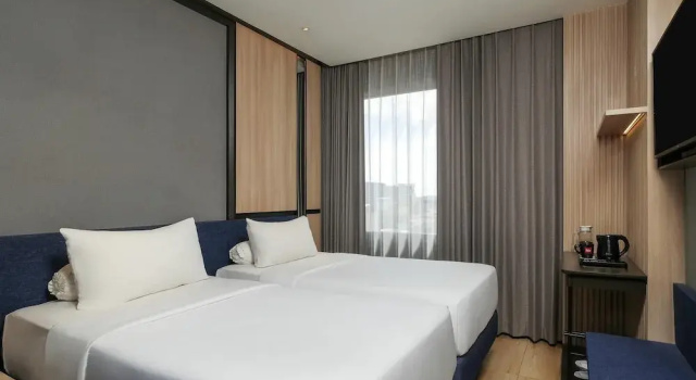 Classic Twin room ibis Surabaya Tidar