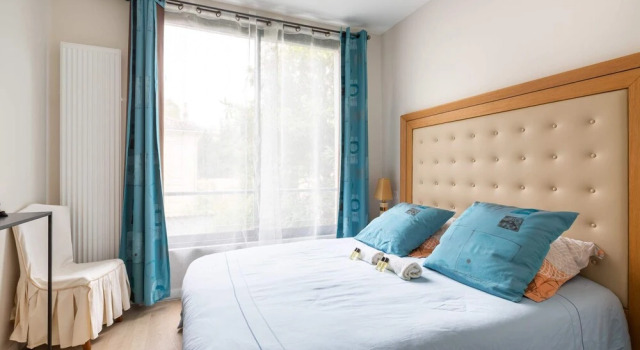 Bright 3BR Apartment With Garden in Gambetta