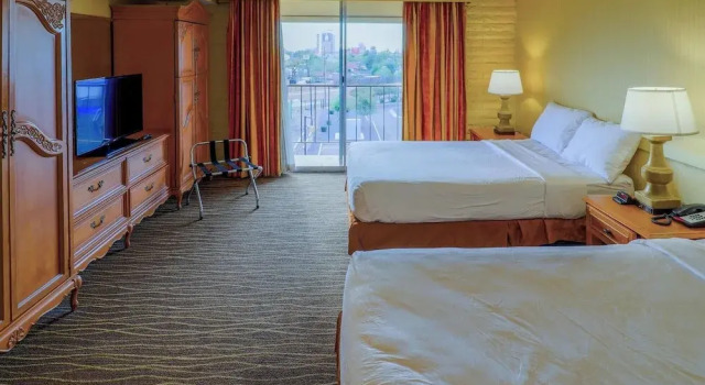 Четырёхместный номер Deluxe Motel 6 Phoenix, AZ - Sky Harbor