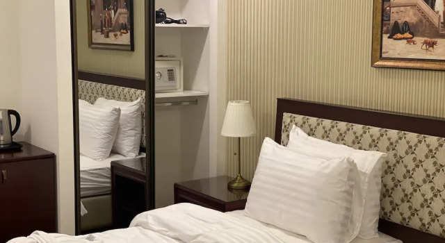 Deluxe room Strand Hotel